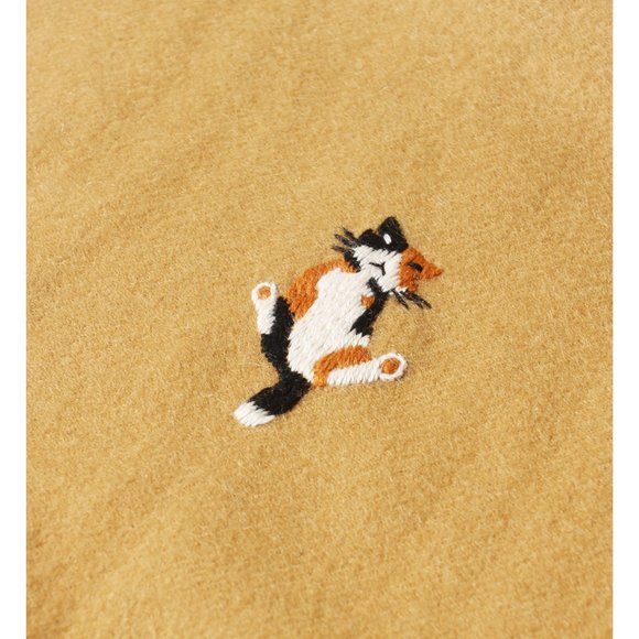 Edelweiss embroidered playing cat cashmere scarf - Picture 4 of 12